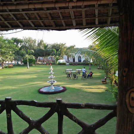 Royal Club & Resort Ahmedabad Esterno foto