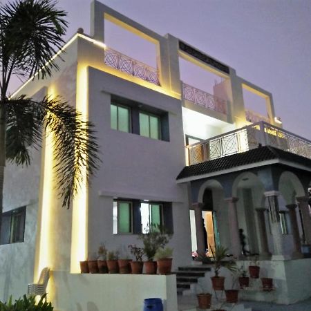 Royal Club & Resort Ahmedabad Esterno foto