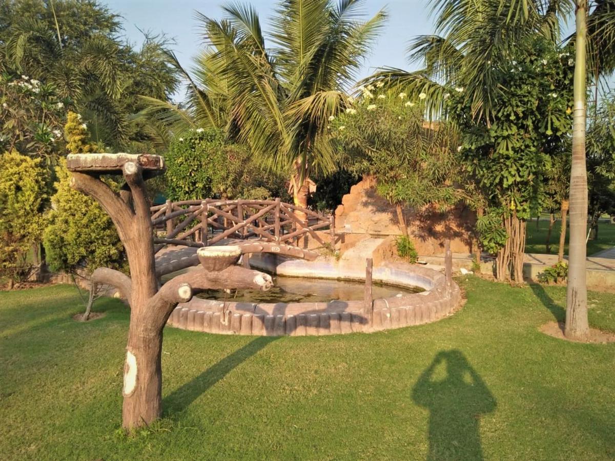 Royal Club & Resort Ahmedabad Esterno foto