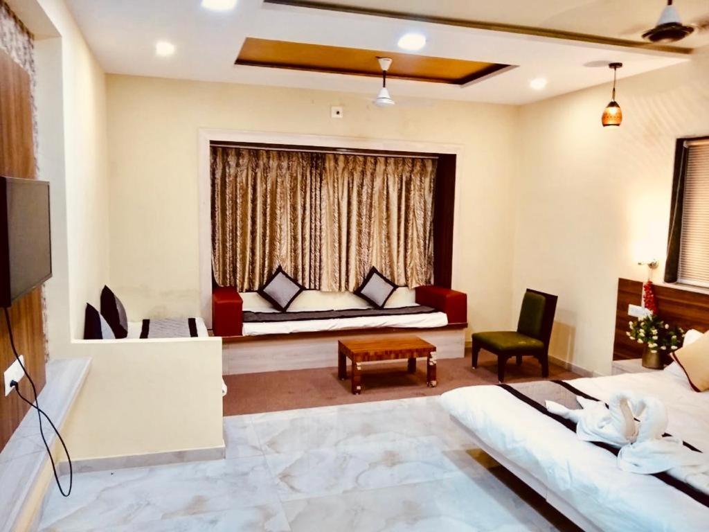 Royal Club & Resort Ahmedabad Esterno foto